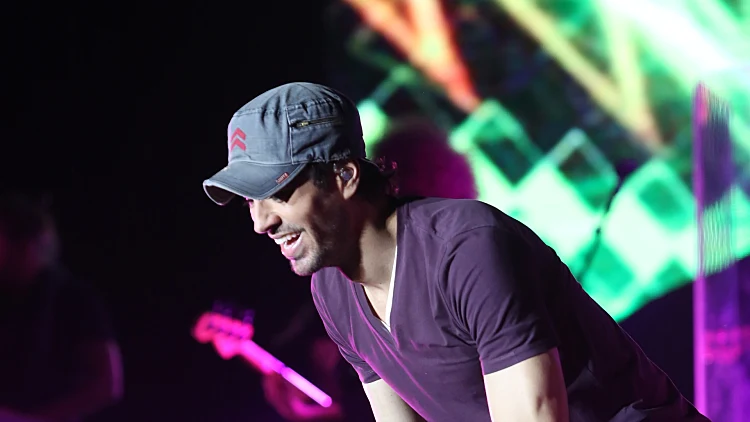 אנריקה איגלסיאס בהופעה בישראל