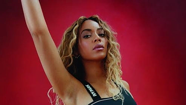 ביונסה מעצבת בגדי ספורט
