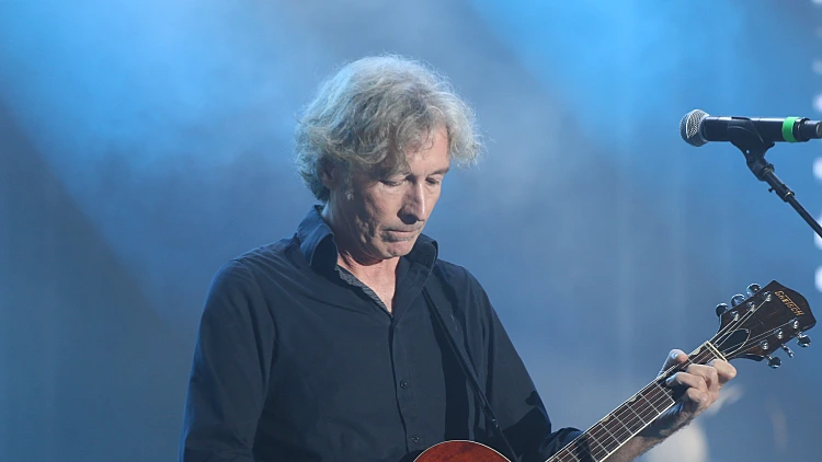 ברי סחרוף במופע ההוקרה לאריק איינשטיין