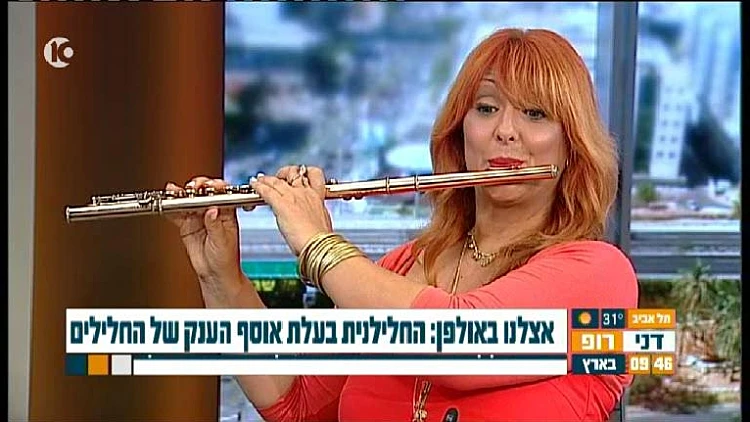 חפציבה זר אביב, חלילנית בעלת אוסף חלילים מרשים