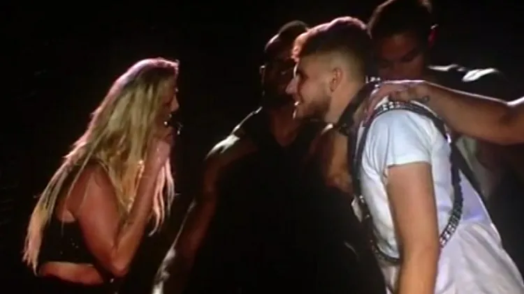 הישראלי שזחל בין רגליה של בריטני ספירס: "לא ישנתי כל הלילה"