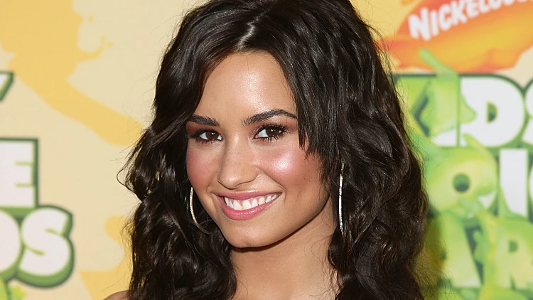 כוכבת הילדים דמי לובאטו