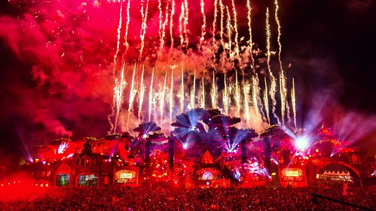 "טומורולנד"