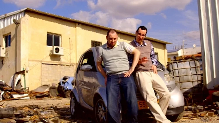 החנונים בקליפ תגובה לאחיות מלול