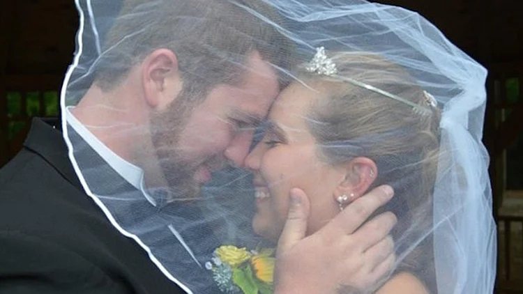 חודש לאחר חתונתם נמחק לה הזיכרון