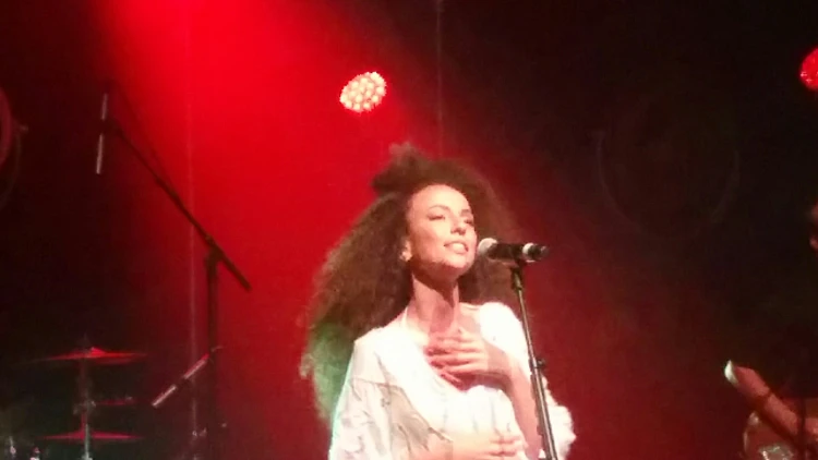 יובל דיין משיקה את אלבומה החדש ("ליבי ער") בהופעה במוזיאון תל אביב