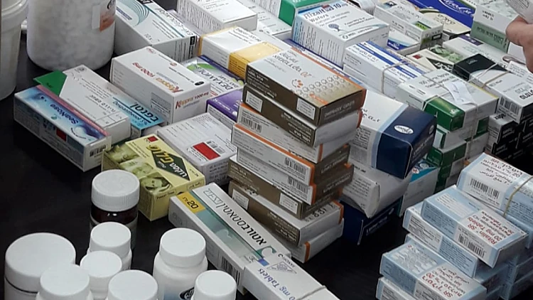 משלוח תרופות שביצעו על פי החשד הרופא ובנו