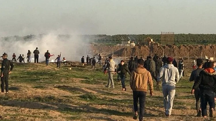 מתפרעים בגבול רצועת עזה