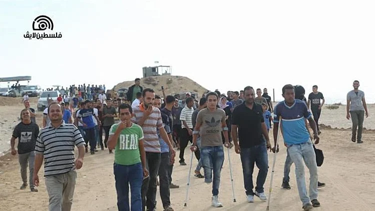 פלסטינים מגיעים להפגנות ברצועת עזה