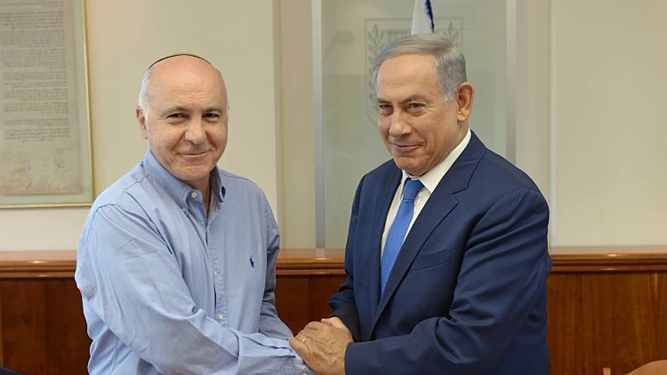ראש הממשלה בנימין נתניהו נפרד מראש השב"כ יורם כבן בישיבת הממשלה