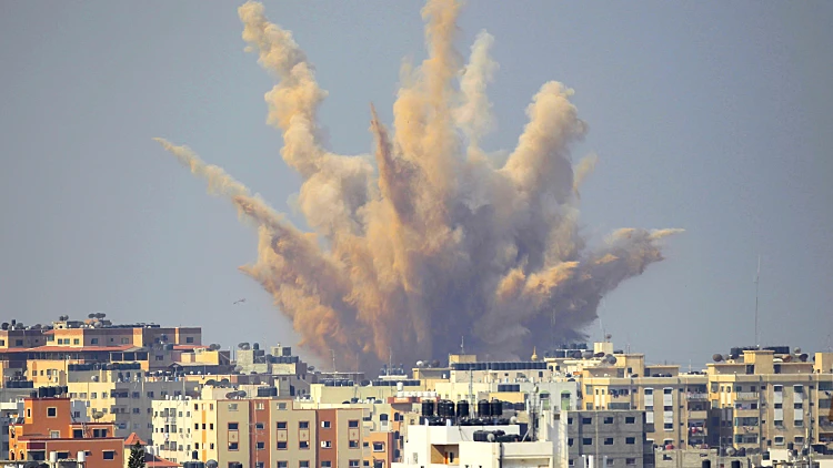 היום שאחרי: עשרות מטרות הותקפו בעזה, מספרי הנפגעים לא ידועים