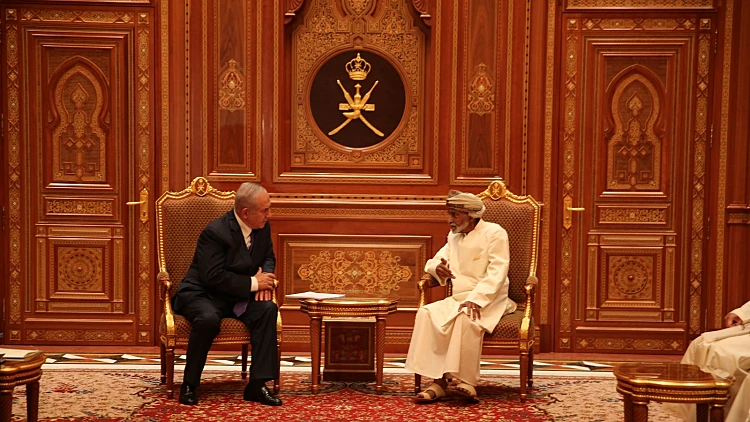 ראש הממשלה נתניהו ורעייתו עם שליט עומאן, הסולטן קאבוס בן סעיד