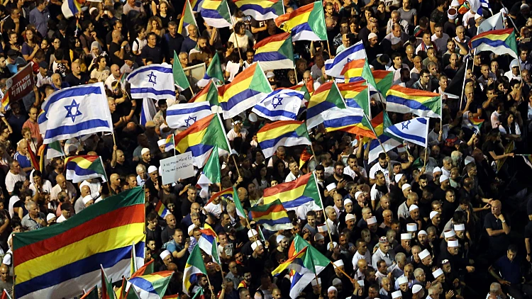 עצרת המחאה נגד חוק הלאום בכיכר רבין