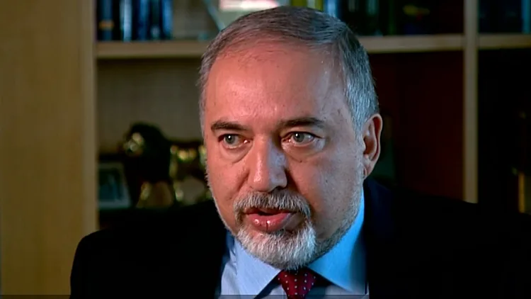 שר הביטחון אביגדור ליברמן בראיון לחדשות עשר