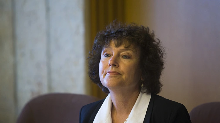 קרנית פלוג, המשנה לנגיד בנק ישראל סטנלי פישר