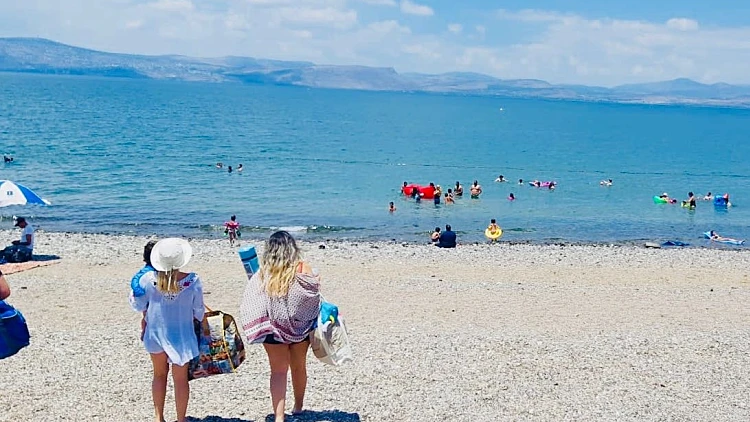 מבלים בכנרת