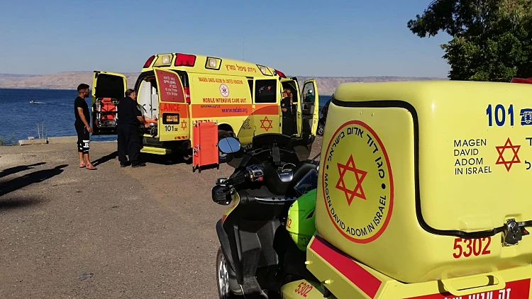 אמבולנס בחוף הכנרת בטבריה (ארכיון)