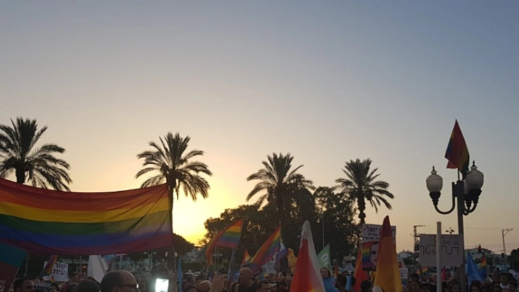 הפגנת מחאה וגאווה בחולון