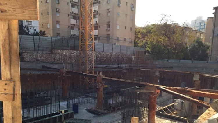 אתר בנייה (חדשות עשר)