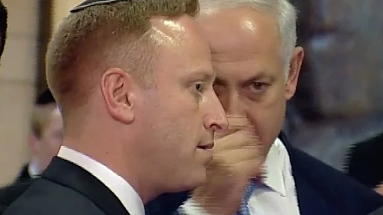 ראש הממשלה בנמין נתניהו לצד ארי הרו, ראש הסגל לשעבר במשרד רה"מ