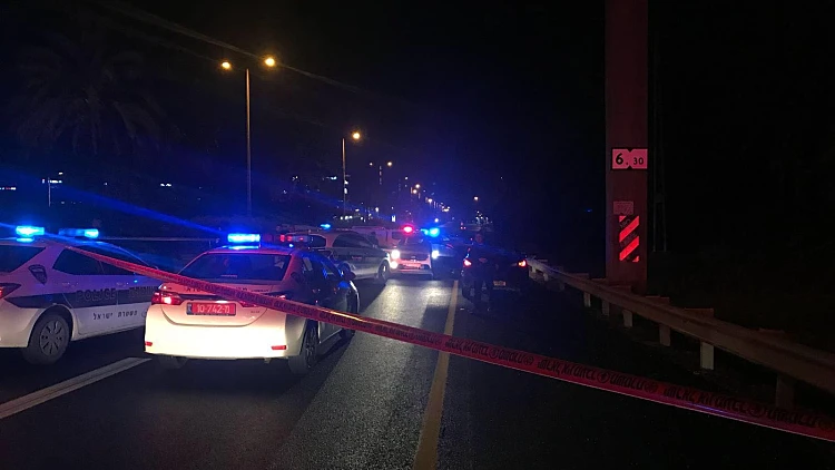 הזירה במחלף הסירה בה נפצע קשה שוטר שנורה ככל הנראה ע"י עמיתו במהלך מרדף