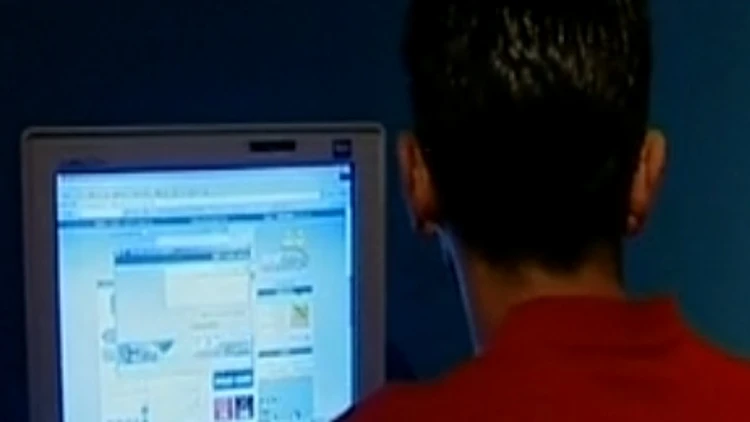 פדופיל ברשת