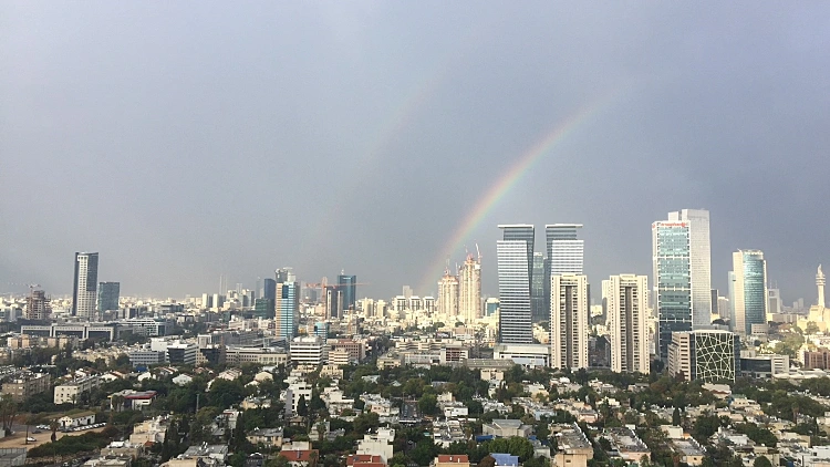 קשת בענן בשמי תל אביב