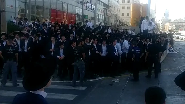 הפגנת חרדים בבני ברק