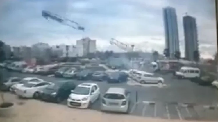 קריסת מנוף בבת ים