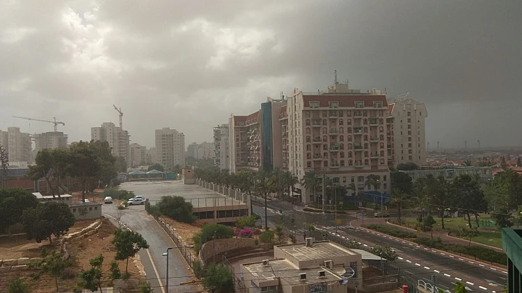 גשם בראשון לציון