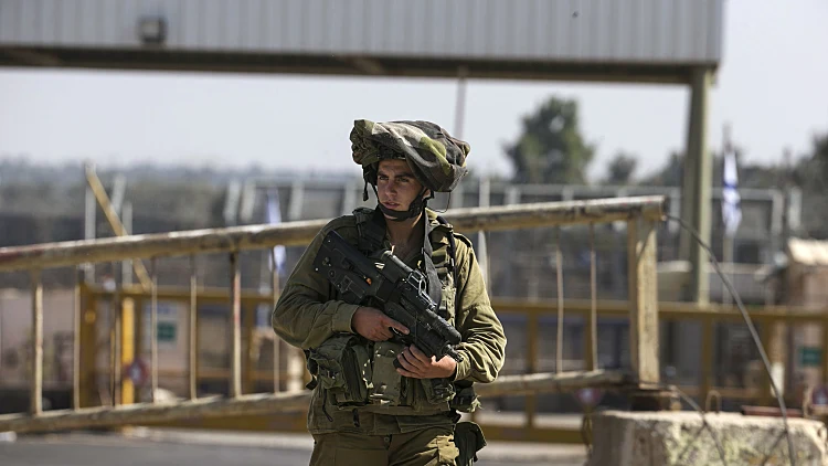 חייל צה"ל במעבר קוניטרה בגולן