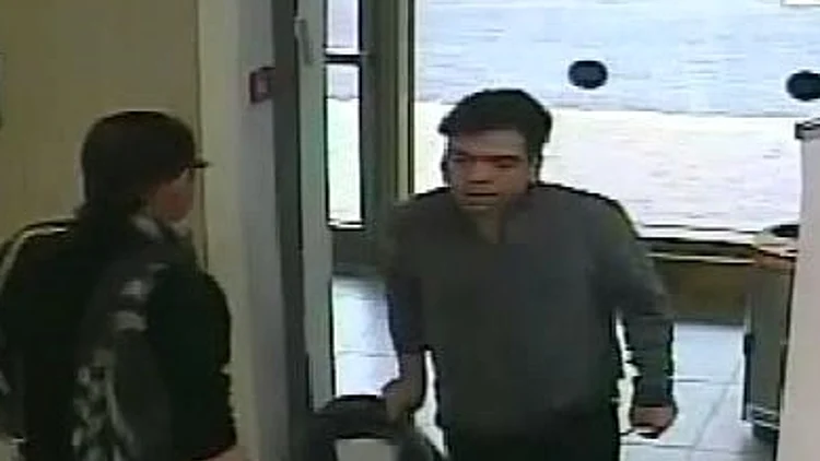 תיעוד: רפי כהן משתולל בסניף בנק לאומי