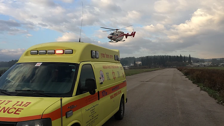 מיידת טיפול נמרץ ומסוק חילוץ של מגן דוד אדום
