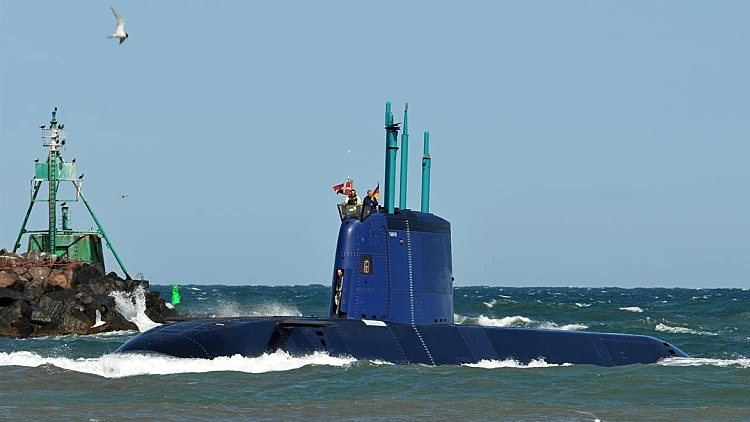 צוללת חיל הים אח"י תנין בדרך לישראל