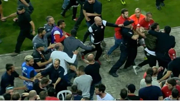 מהומה בסיום משחק הכדורגל בין הפועל ת"א לאשקלון