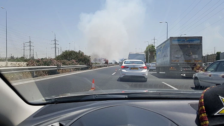 שריפה במחלף גנות שגרמה לסגירתו לכיוון ירושלים