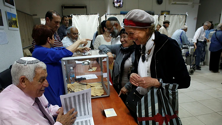 ישראלים מצביעים בארץ לבחירות של נשיאות צרפת 2017