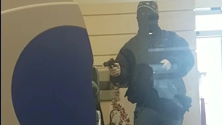 תיעוד שוד בסניף בנק הפועלים בעפולה