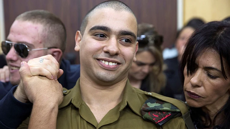 החייל אלאור אזריה בהקראת פסק דינו בבית הדין הצבאי בקריה