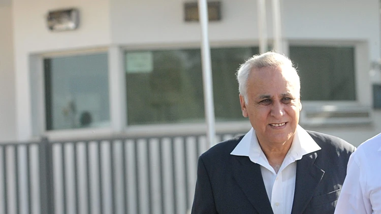 משה קצב יוצא מהכלא לחופשה ראשונה