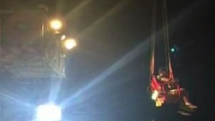 נערים שנתקעו על מתקן הטרנטולה בפארק השעשועים באילת