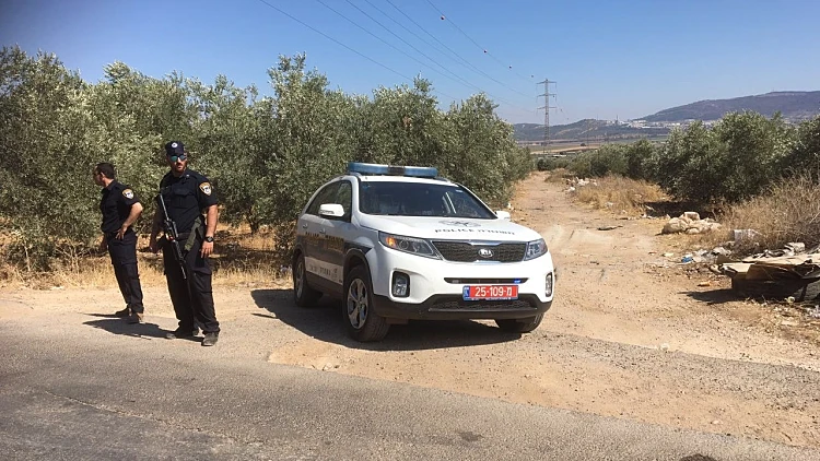 הזירה בה נמצאה גופת גבר בכביש בין הכפרים דבוריה ואכסאל