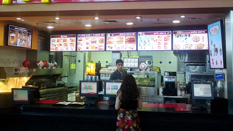 קבוצת ח.י. נציגת LG בישראל, התקינה ב- 150 סניפי "מקדונלדס" כ- 1,100 מסכי LCD מקצועיים. היקף הפרויקט כ- מיליון דולר