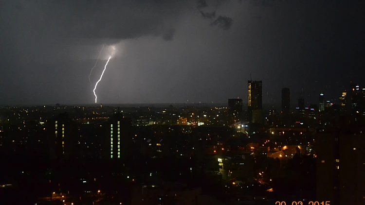 ברד, סופות, הצפות ותאונות: ככה נראה יומו הראשון של החורף כפי שתיעדו הגולשים. צפו