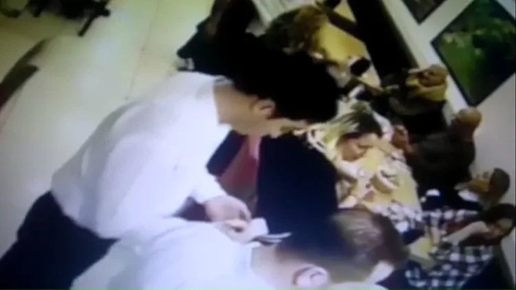 תיעוד הארוחה האחרונה של קבוצת המטיילים הישראלים באיסטנבול לפני הפיגוע