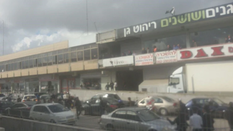 זירת נסיון הדקירה ליד קניון "האחים ישראל" שבתלפיות, ירושלים