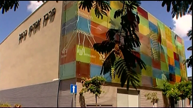 תחקיר: כיצד הפך איש עסקים את ההשכלה הגבוהה לביזנס?