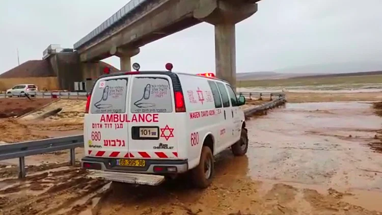 חילוץ רוכב טרקטורון שנסחף בעמק יזרעאל