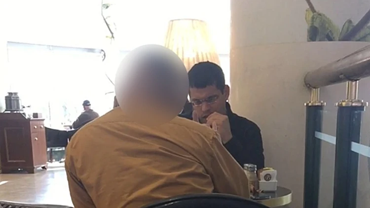 מתן חודורוב עם יזם נדל"ן שהציע "לקנות" אותו