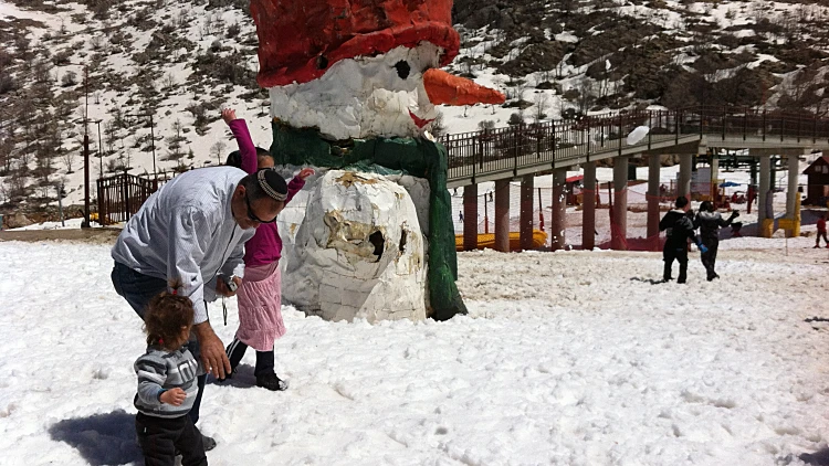 מטיילים בחרמון בחול המועד פסח